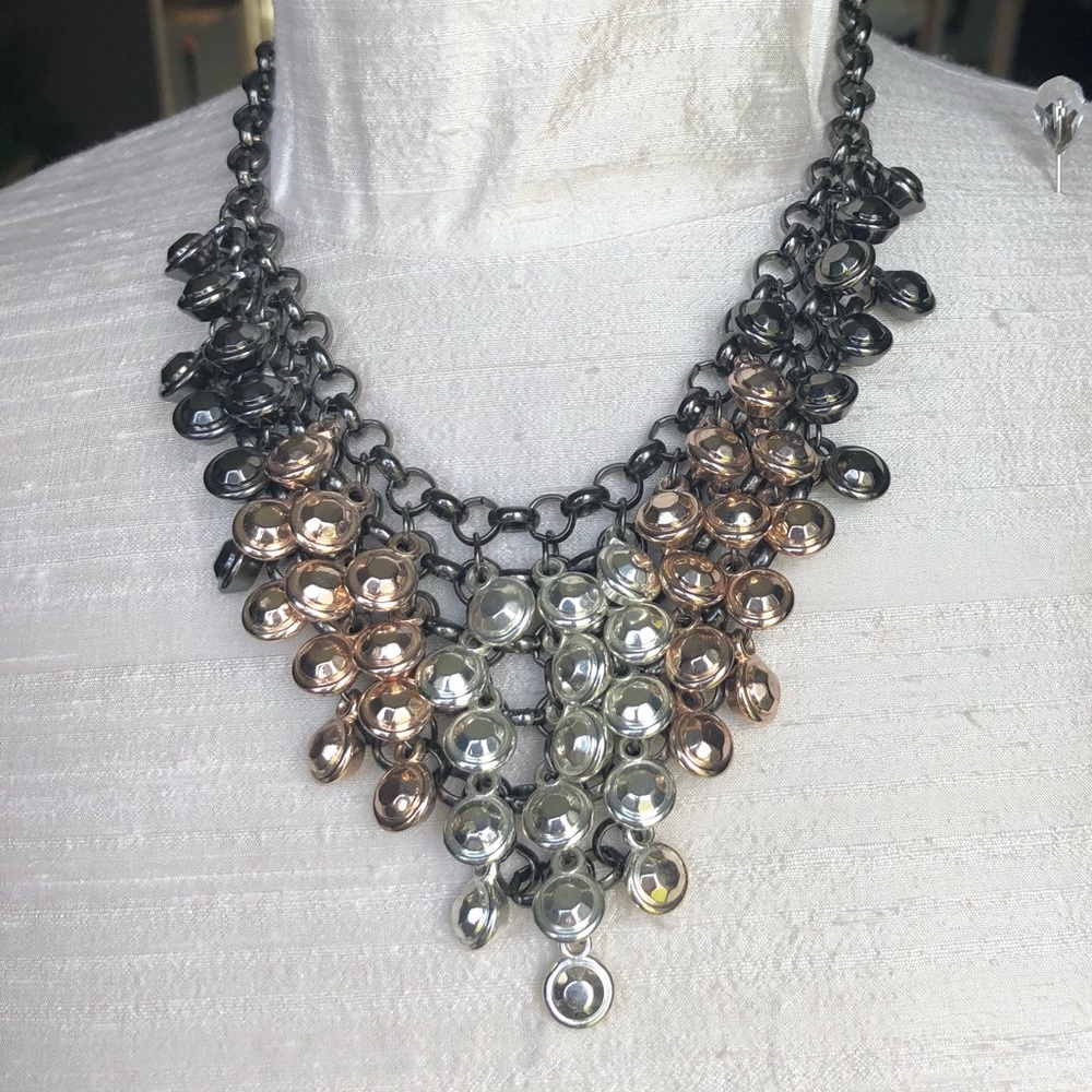 Steve Madden tri color necklace